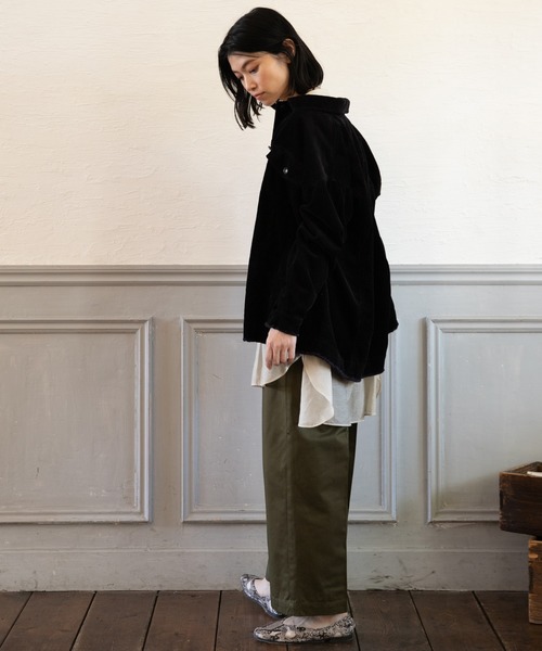 LAKOLE(ラコレ)の「コーデュロイBIGトラッカージャケット / LAKOLE(ブルゾン・レディース・ライトグレー/ブラック・SMALL/MEDIUM)」の12枚目の写真