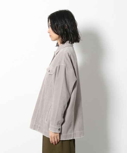 LAKOLE(ラコレ)の「コーデュロイBIGトラッカージャケット / LAKOLE(ブルゾン・レディース・ライトグレー/ブラック・SMALL/MEDIUM)」の4枚目の写真