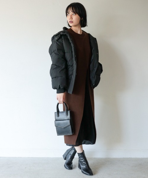 PAGEBOY（ページボーイ）の「プリーツレイヤードニットワンピース（ワンピース・レディース・オフホワイト/ブラック/ダークブラウン・FREE）」の4枚目の写真