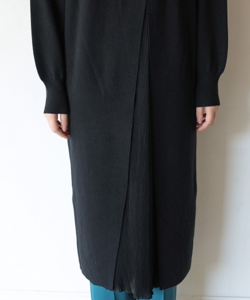PAGEBOY（ページボーイ）の「プリーツレイヤードニットワンピース（ワンピース・レディース・オフホワイト/ブラック/ダークブラウン・FREE）」の11枚目の写真
