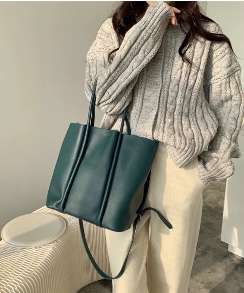yuue' ( wear )(ユーイ)の「ポーチ付き2wayレザートートバッグ(トートバッグ・レディース・ホワイト/ブラック/ベージュ/ブラウン/ダークグリーン・FREE)」の2枚目の写真