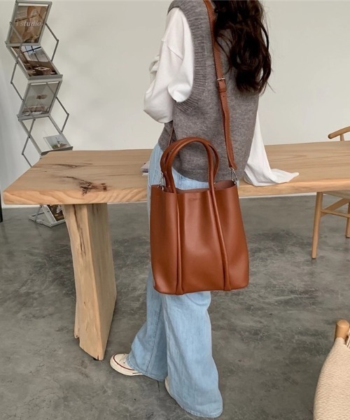 yuue' ( wear )(ユーイ)の「ポーチ付き2wayレザートートバッグ(トートバッグ・レディース・ホワイト/ブラック/ベージュ/ブラウン/ダークグリーン・FREE)」の14枚目の写真