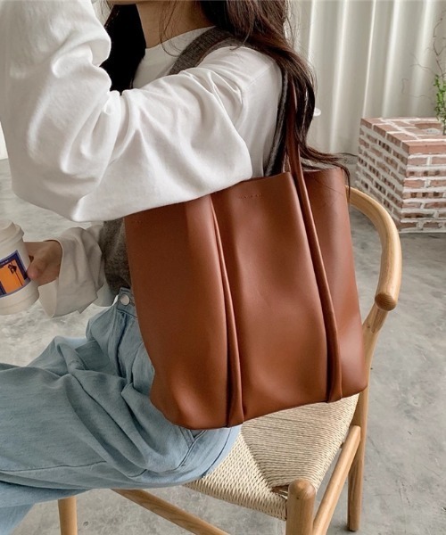 yuue' ( wear )(ユーイ)の「ポーチ付き2wayレザートートバッグ(トートバッグ・レディース・ホワイト/ブラック/ベージュ/ブラウン/ダークグリーン・FREE)」の17枚目の写真