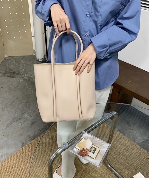 yuue' ( wear )(ユーイ)の「ポーチ付き2wayレザートートバッグ(トートバッグ・レディース・ホワイト/ブラック/ベージュ/ブラウン/ダークグリーン・FREE)」の7枚目の写真