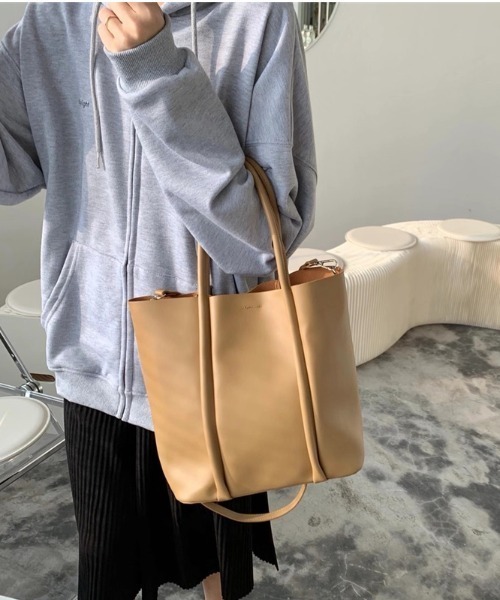 yuue' ( wear )(ユーイ)の「ポーチ付き2wayレザートートバッグ(トートバッグ・レディース・ホワイト/ブラック/ベージュ/ブラウン/ダークグリーン・FREE)」の13枚目の写真