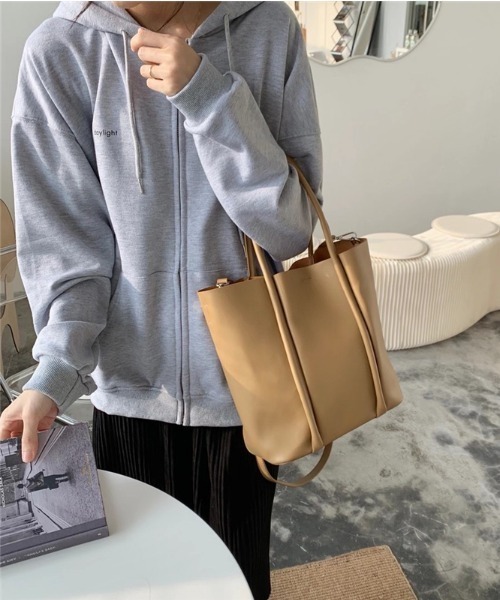yuue' ( wear )(ユーイ)の「ポーチ付き2wayレザートートバッグ(トートバッグ・レディース・ホワイト/ブラック/ベージュ/ブラウン/ダークグリーン・FREE)」の11枚目の写真