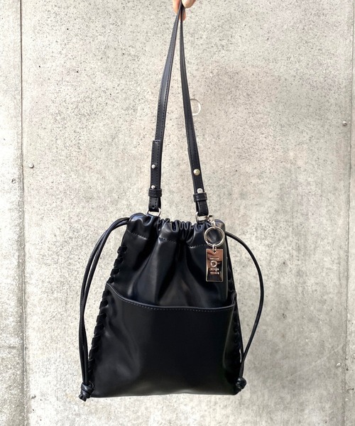 mystic（ミスティック）の「WEB限定　loti チャーム付き レースアップショルダー（ショルダーバッグ・レディース・アイボリー/ブラック/ブラウン・FREE/ONE SIZE）」の3枚目の写真