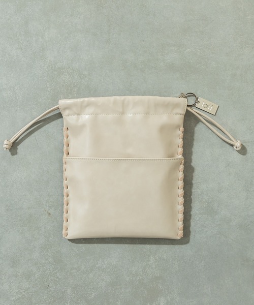 mystic（ミスティック）の「WEB限定　loti チャーム付き レースアップショルダー（ショルダーバッグ・レディース・アイボリー/ブラック/ブラウン・FREE/ONE SIZE）」の4枚目の写真