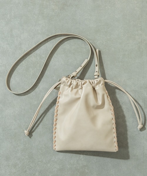 mystic（ミスティック）の「WEB限定　loti チャーム付き レースアップショルダー（ショルダーバッグ・レディース・アイボリー/ブラック/ブラウン・FREE/ONE SIZE）」の8枚目の写真