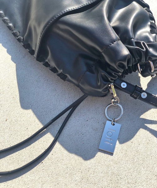 mystic（ミスティック）の「WEB限定　loti チャーム付き レースアップショルダー（ショルダーバッグ・レディース・アイボリー/ブラック/ブラウン・FREE/ONE SIZE）」の11枚目の写真