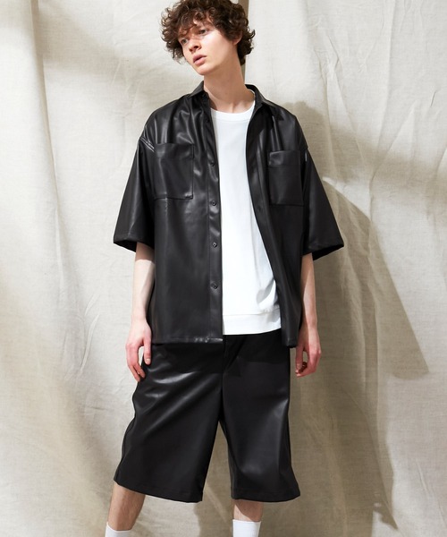 EMMA CLOTHES(エマクローズ)の「【セットアップ】シンセティックレザー オーバーサイズダブルポケットシャツ&ワイド2タックショーツ EMMA CLOTHES(セットアップ・メンズ・ブラック/グレイッシュベージュ・M/L)」の16枚目の写真