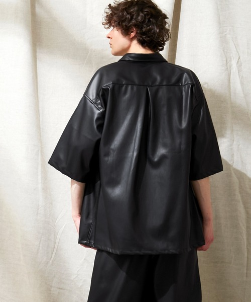 EMMA CLOTHES(エマクローズ)の「【セットアップ】シンセティックレザー オーバーサイズダブルポケットシャツ&ワイド2タックショーツ EMMA CLOTHES(セットアップ・メンズ・ブラック/グレイッシュベージュ・M/L)」の13枚目の写真