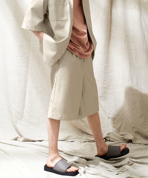 EMMA CLOTHES(エマクローズ)の「【セットアップ】シンセティックレザー オーバーサイズダブルポケットシャツ&ワイド2タックショーツ EMMA CLOTHES(セットアップ・メンズ・ブラック/グレイッシュベージュ・M/L)」の14枚目の写真
