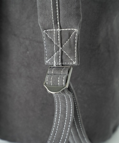 X-girl（エックスガール）の「EASY BACKPACK（バックパック/リュック・レディース・ホワイト/チャコール・ONE SIZE）」の3枚目の写真