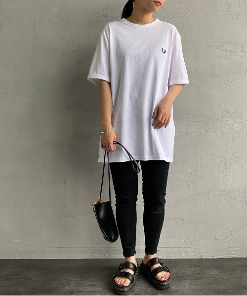 FRED PERRY（フレッドペリー）の「[FRED PERRY/フレッドペリー] ワンポイントロゴ刺繍Tシャツ（Tシャツ/カットソー・レディース・ホワイト/ブラック・XS/L/M/S）」の21枚目の写真