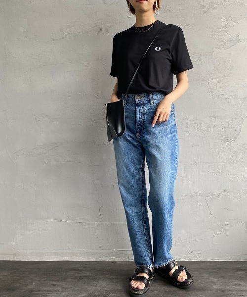 FRED PERRY（フレッドペリー）の「[FRED PERRY/フレッドペリー] ワンポイントロゴ刺繍Tシャツ（Tシャツ/カットソー・レディース・ホワイト/ブラック・XS/L/M/S）」の6枚目の写真