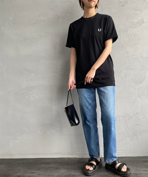 FRED PERRY（フレッドペリー）の「[FRED PERRY/フレッドペリー] ワンポイントロゴ刺繍Tシャツ（Tシャツ/カットソー・レディース・ホワイト/ブラック・XS/L/M/S）」の17枚目の写真