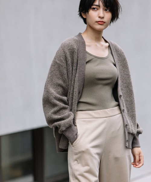 Munich（ミューニック）の「シープパイルVネックカーディガン（カーディガン/ボレロ・レディース・ブラック/アイボリー/モカ・FREE）」の3枚目の写真