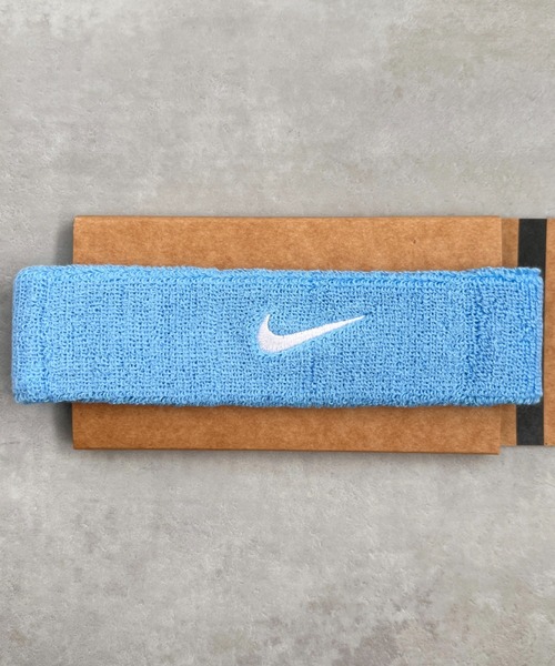 NIKE(ナイキ)の「NIKE(ナイキ)/スウッシュ 刺繍 無地 ヘアバンド ヘッドバンド(ヘアバンド・レディース・ブラック/グレー/ホワイト/ネイビー/グリーン/レッド/ブルー/ピンク/オレンジ/その他1/その他2/ピンク系その他/その他4/その他5/その他6/オレンジ系その他/その他7/ダークグリーン/ライトブルー/オレンジ系その他2/ワイン/ダークグレー/パープル・FREE)」の7枚目の写真