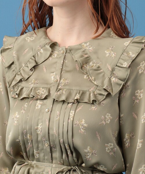 ME COUTURE(ミークチュール)の「ブライトフローラフリルブラウス(シャツ/ブラウス・レディース・ベージュ/オリーブ・FREE)」の5枚目の写真