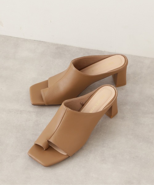 NATURAL BEAUTY BASIC（ナチュラルビューティーベーシック）の「トングヒールミュール（サンダル・レディース・ベージュ系その他2/オフホワイト・LARGE/MEDIUM）」の2枚目の写真