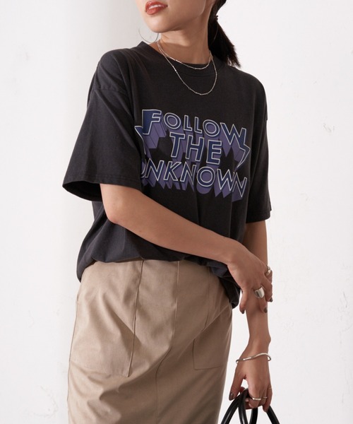 LOUNGEDRESS(ラウンジドレス)の「FOLLOW Tシャツ(Tシャツ/カットソー・レディース・ブラック/オフホワイト・FREE)」の1枚目の写真