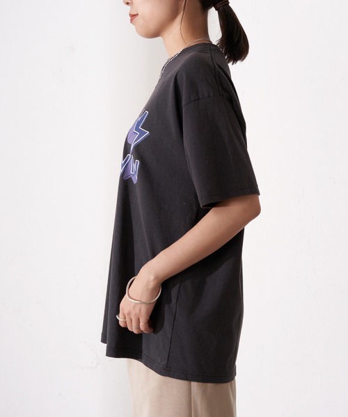 LOUNGEDRESS(ラウンジドレス)の「FOLLOW Tシャツ(Tシャツ/カットソー・レディース・ブラック/オフホワイト・FREE)」の3枚目の写真