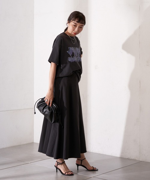 LOUNGEDRESS(ラウンジドレス)の「FOLLOW Tシャツ(Tシャツ/カットソー・レディース・ブラック/オフホワイト・FREE)」の5枚目の写真