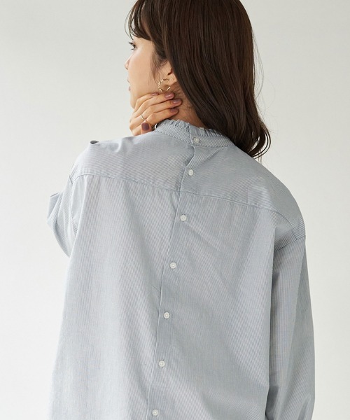 earth music&ecology(アースミュージックアンドエコロジー)の「スタンドフリルシャツ *(シャツ/ブラウス・レディース・オフホワイト/ブラック/ストライプ/その他9・FREE)」の4枚目の写真