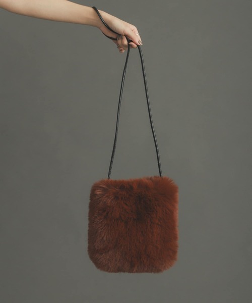 SENSE OF PLACE by URBAN RESEARCH（センスオブプレイスバイアーバンリサーチ）の「ボリュームエコファーミニショルダーバッグ（ショルダーバッグ・レディース・ライトブルー/ブラック/ベージュ/ブラウン・ONE）」の3枚目の写真