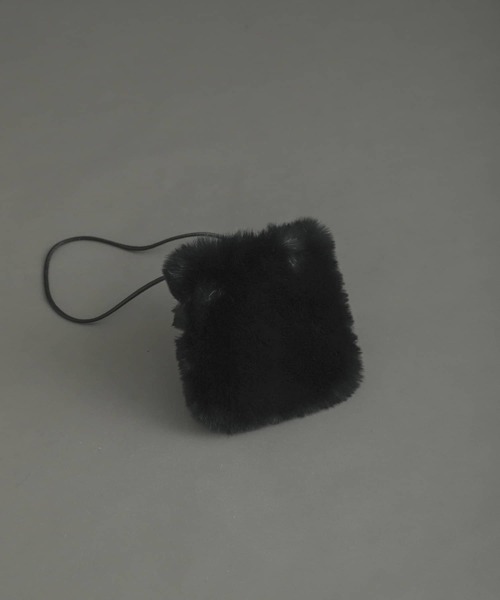 SENSE OF PLACE by URBAN RESEARCH（センスオブプレイスバイアーバンリサーチ）の「ボリュームエコファーミニショルダーバッグ（ショルダーバッグ・レディース・ライトブルー/ブラック/ベージュ/ブラウン・ONE）」の2枚目の写真