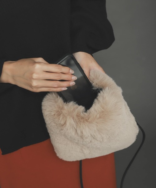 SENSE OF PLACE by URBAN RESEARCH（センスオブプレイスバイアーバンリサーチ）の「ボリュームエコファーミニショルダーバッグ（ショルダーバッグ・レディース・ライトブルー/ブラック/ベージュ/ブラウン・ONE）」の7枚目の写真