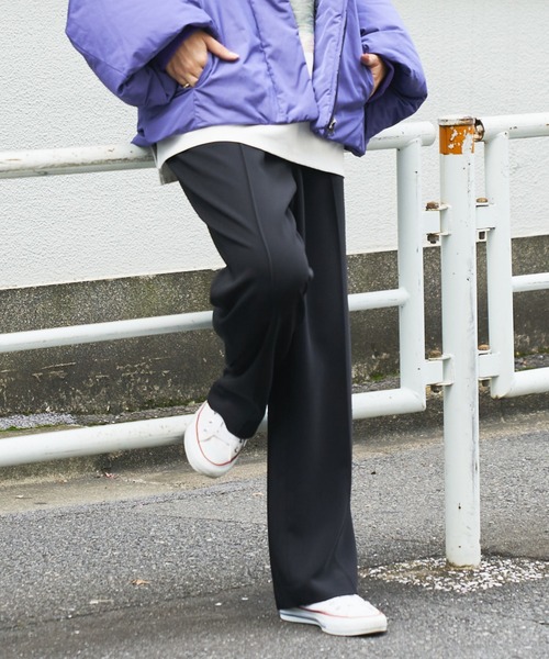 BONbazaar（ボンバザール）の「★OT★《ゆったりシルエットなのに脚長効果抜群》ピンタックイージーストレート（その他パンツ・レディース・ブラック/ホワイト系その他/グリーン・38）」の2枚目の写真