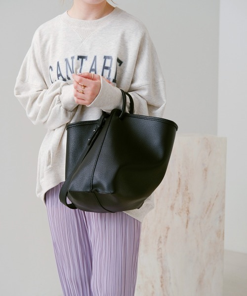 （セレブ御用達)The Row Maya EW レザートートバッグ Maya Tote Bag Black in Leather – The Row