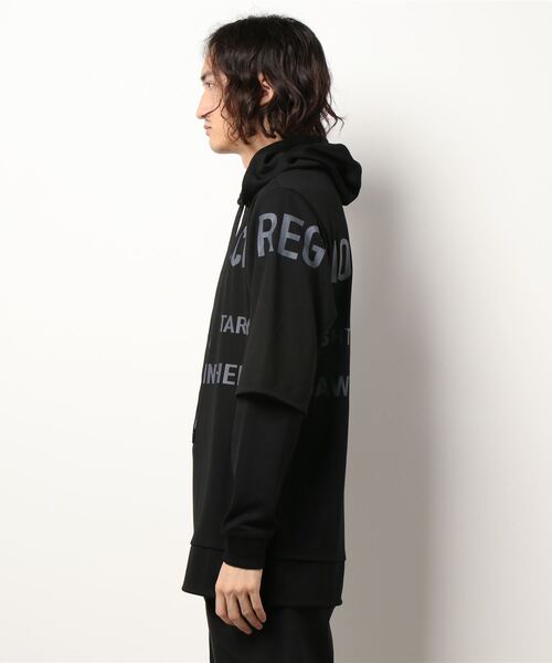 SHELLAC（シェラック）の「＊シェラック/SHELLAC バックプリント レイヤード風プルパーカー（パーカー・メンズ・ブラック・LARGE/MEDIUM）」の2枚目の写真