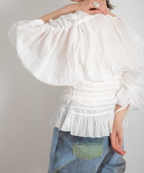 iI（アイ）の「iI　shirring blouse（シャツ/ブラウス・レディース・ブラック/ダークブラウン/オフホワイト・ONE）」の4枚目の写真