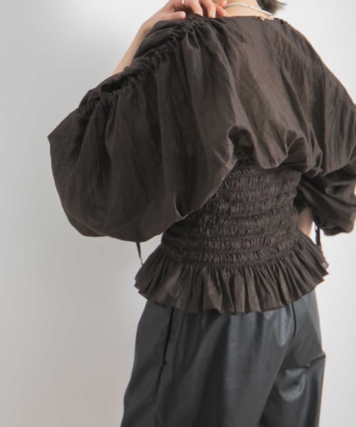 iI（アイ）の「iI　shirring blouse（シャツ/ブラウス・レディース・ブラック/ダークブラウン/オフホワイト・ONE）」の17枚目の写真