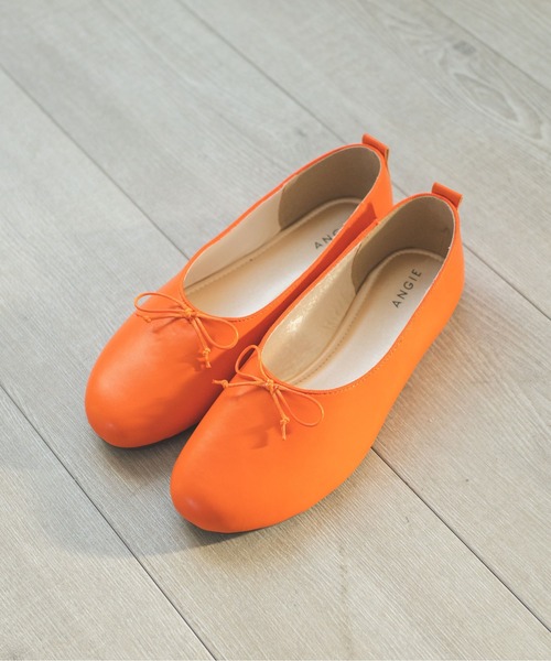 新品未使用【UGG】レアなインディゴバレエシューズ GettyImages-1695877141.jpg