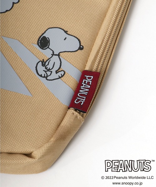 PEANUTS(ピーナッツ)の「PEANUTS(ピーナッツ)スヌーピー キャラクタープリント マルチポーチ/タブレットケース 13インチ対応 クッションポーチ/ガジェットケース(PC・タブレットケース・キッズ・ベージュ系その他/ブルー系その他/ラベンダー/ベージュ/ターコイズブルー/ブラック/パープル系その他/ブラック系その他・FREE)」の17枚目の写真