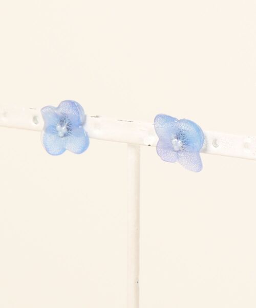 tone(トーン)の「【Tresor】グラデーション紫陽花ピアス(MA)(ピアス(両耳用)・レディース・ブルー/ブルー系その他/ブルー系その他2/ブルー系その他3・FREE)」の1枚目の写真