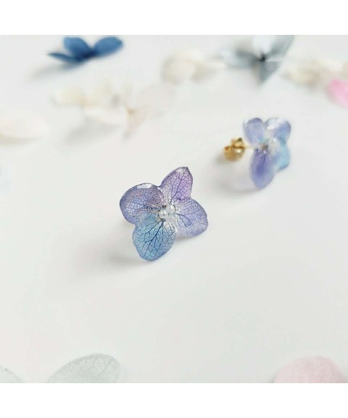 tone(トーン)の「【Tresor】グラデーション紫陽花ピアス(MA)(ピアス(両耳用)・レディース・ブルー/ブルー系その他/ブルー系その他2/ブルー系その他3・FREE)」の7枚目の写真