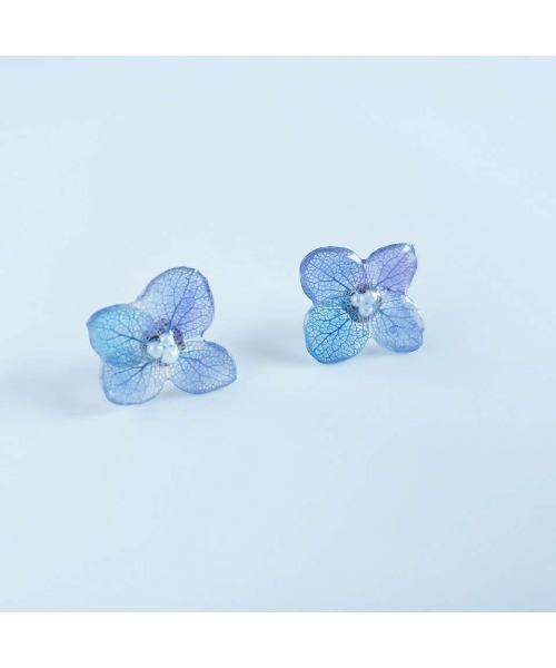 tone(トーン)の「【Tresor】グラデーション紫陽花ピアス(MA)(ピアス(両耳用)・レディース・ブルー/ブルー系その他/ブルー系その他2/ブルー系その他3・FREE)」の6枚目の写真