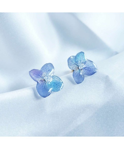 tone(トーン)の「【Tresor】グラデーション紫陽花ピアス(MA)(ピアス(両耳用)・レディース・ブルー/ブルー系その他/ブルー系その他2/ブルー系その他3・FREE)」の5枚目の写真