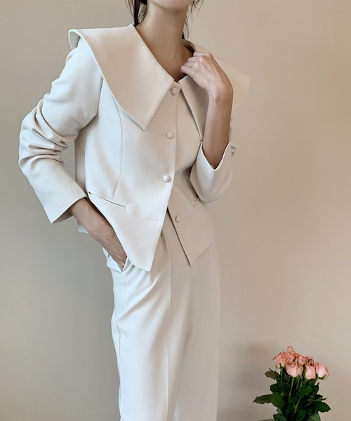 Leja（レジャ）の「【LEJA】無地ビッグカラーVネックジャケットパンツセットアップ（ワンピース・レディース・ベージュ/カーキ・FREE）」の3枚目の写真