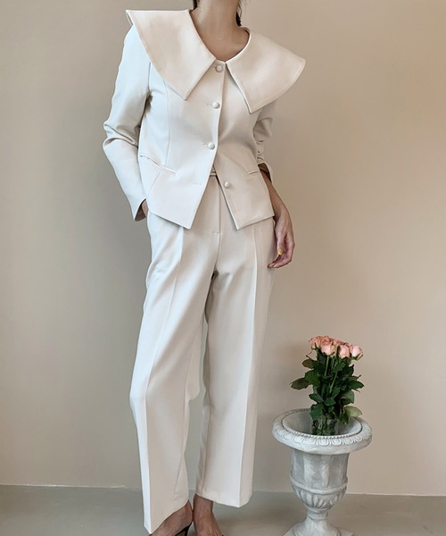 Leja（レジャ）の「【LEJA】無地ビッグカラーVネックジャケットパンツセットアップ（ワンピース・レディース・ベージュ/カーキ・FREE）」の4枚目の写真