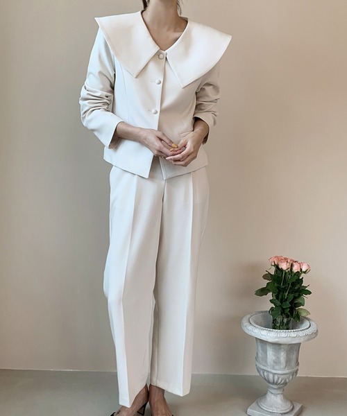 Leja（レジャ）の「【LEJA】無地ビッグカラーVネックジャケットパンツセットアップ（ワンピース・レディース・ベージュ/カーキ・FREE）」の5枚目の写真