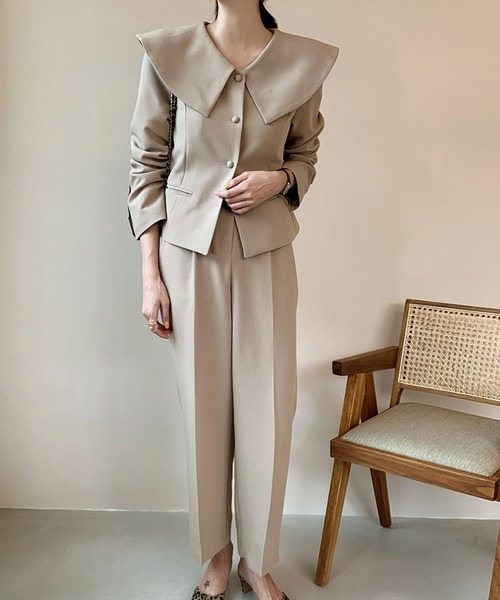 Leja（レジャ）の「【LEJA】無地ビッグカラーVネックジャケットパンツセットアップ（ワンピース・レディース・ベージュ/カーキ・FREE）」の9枚目の写真