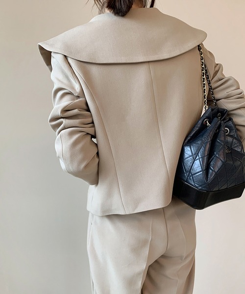 Leja（レジャ）の「【LEJA】無地ビッグカラーVネックジャケットパンツセットアップ（ワンピース・レディース・ベージュ/カーキ・FREE）」の12枚目の写真