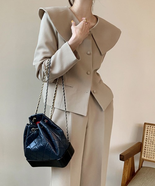 Leja（レジャ）の「【LEJA】無地ビッグカラーVネックジャケットパンツセットアップ（ワンピース・レディース・ベージュ/カーキ・FREE）」の13枚目の写真