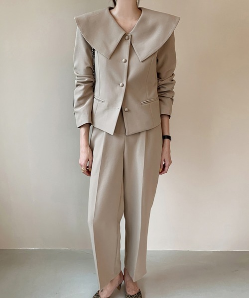Leja（レジャ）の「【LEJA】無地ビッグカラーVネックジャケットパンツセットアップ（ワンピース・レディース・ベージュ/カーキ・FREE）」の15枚目の写真